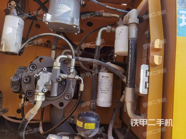 液壓泵艙室正面整體(整機(jī)外觀) 液壓泵艙室正面整體(整機(jī)外觀)