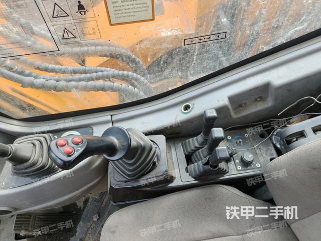 座椅左側(cè)控制臺(tái)/音響/含左手柄(駕駛室部分) 座椅左側(cè)控制臺(tái)/音響/含左手柄(駕駛室部分)