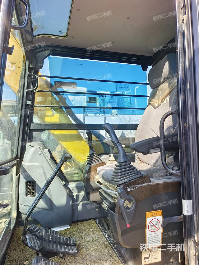 驾驶室整体（整机外观）