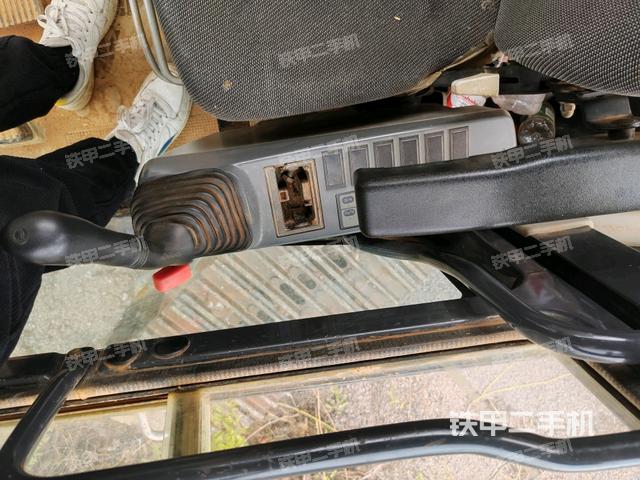 座椅右側(cè)控制臺/鑰匙門/油門/含右手柄（駕駛室部分）