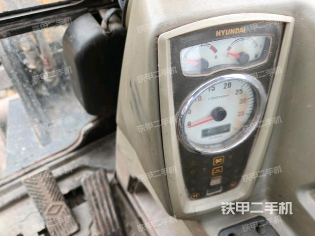 座椅右側(cè)控制臺(tái)/鑰匙門(mén)/油門(mén)/含右手柄(駕駛室部分) 座椅右側(cè)控制臺(tái)/鑰匙門(mén)/油門(mén)/含右手柄(駕駛室部分)