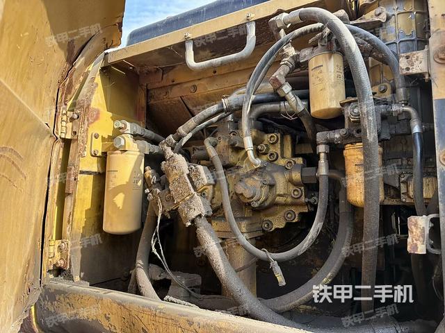 液壓泵艙室正面整體(整機(jī)外觀) 液壓泵艙室正面整體(整機(jī)外觀)