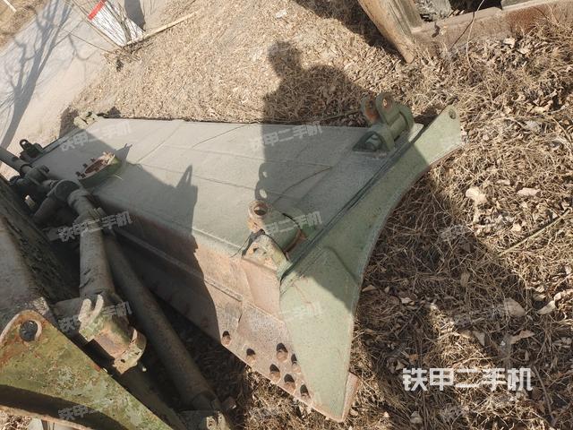 左引導(dǎo)輪（推土機(jī)底盤及工作裝置）