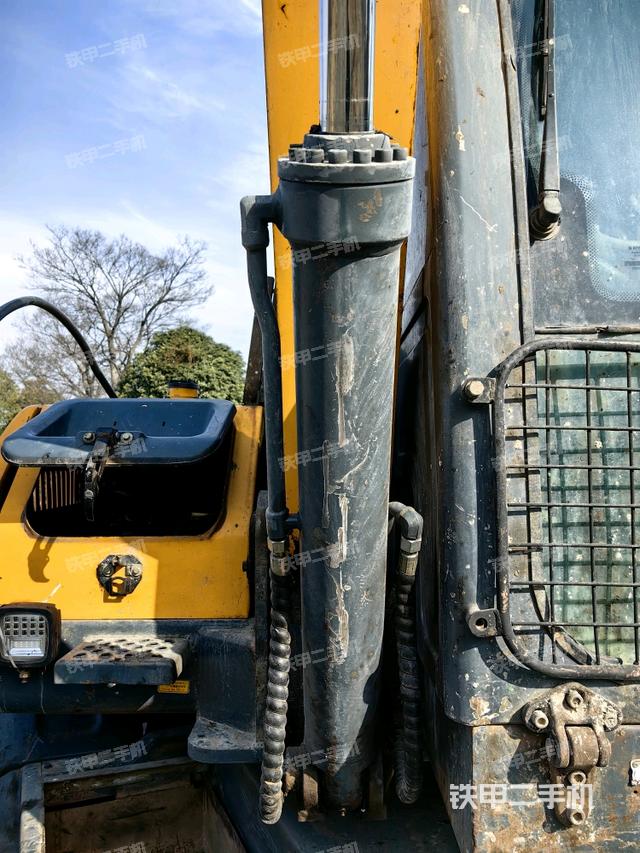 大臂根部?斜(工作和回轉(zhuǎn)裝置) 大臂根部?斜(工作和回轉(zhuǎn)裝置)