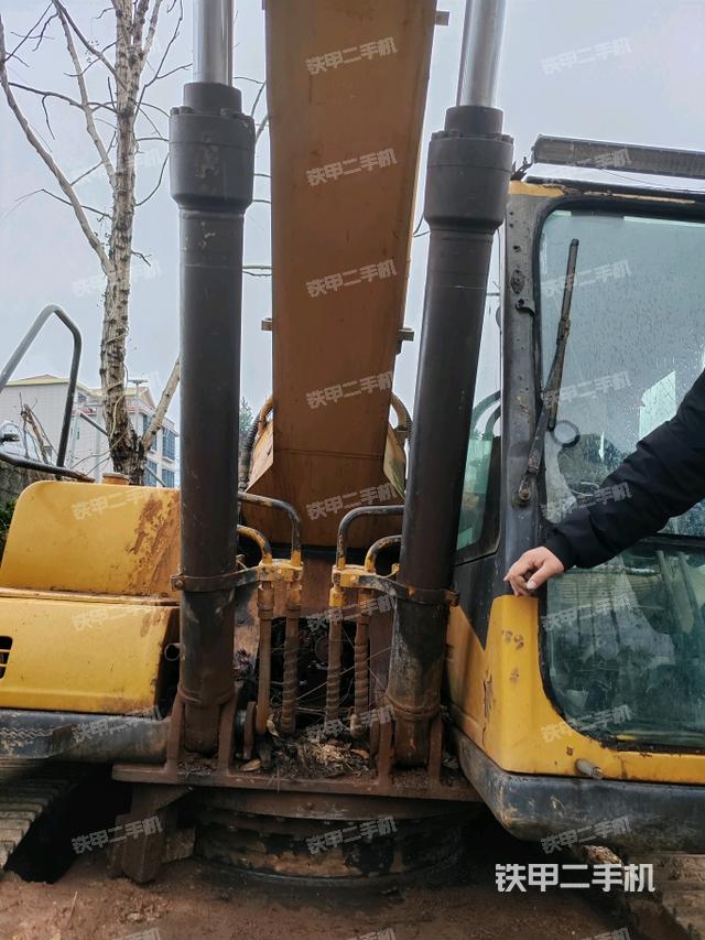 大臂油缸整體?豎拍（工作和回轉(zhuǎn)裝置）