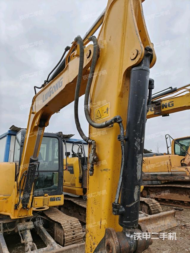 大臂根部?斜（工作和回轉(zhuǎn)裝置）