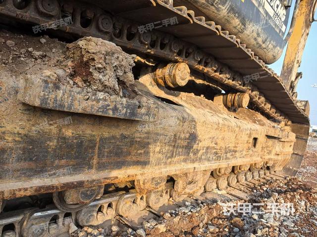 右側(cè)履帶整體(行走機(jī)構(gòu)) 右側(cè)履帶整體(行走機(jī)構(gòu))
