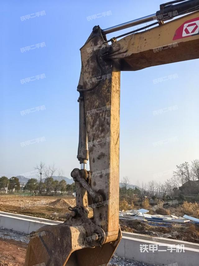 小臂整體左后(工作和回轉(zhuǎn)裝置) 小臂整體左后(工作和回轉(zhuǎn)裝置)