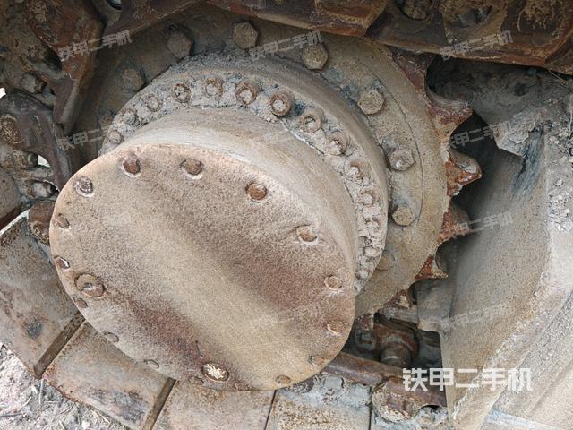 右驅(qū)動輪（行走機構(gòu)）