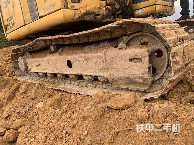 單側(cè)履帶整體(整機(jī)外觀) 單側(cè)履帶整體(整機(jī)外觀)