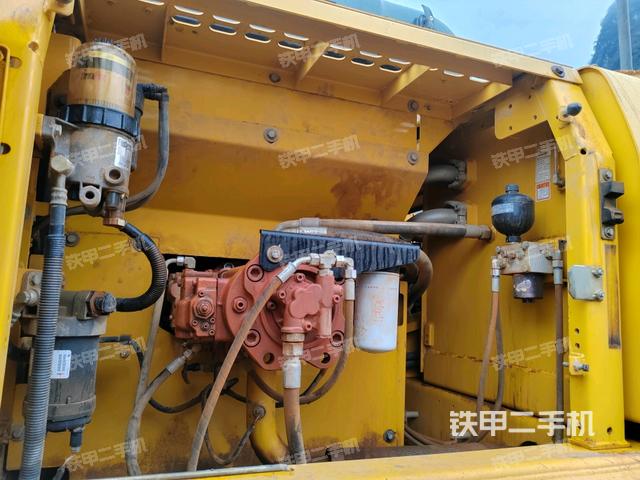 液壓泵斜45?右（大件艙室）