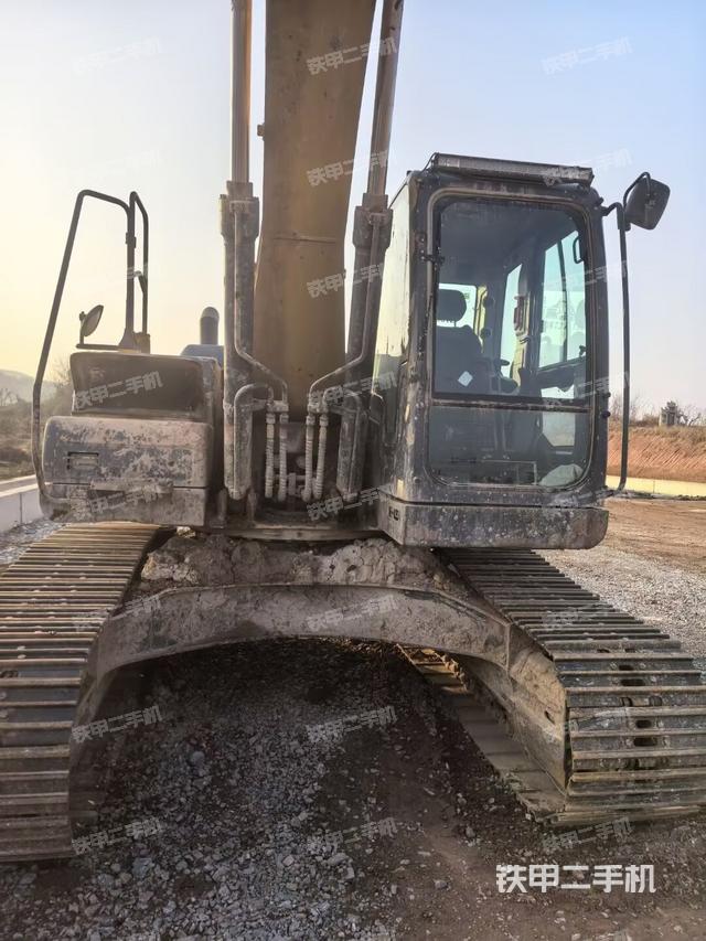 大臂油缸整體?豎拍(工作和回轉(zhuǎn)裝置) 大臂油缸整體?豎拍(工作和回轉(zhuǎn)裝置)