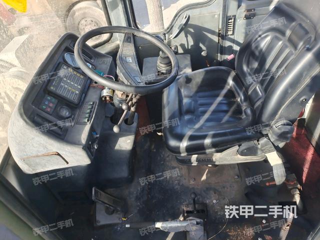 頂棚整體  內(nèi)(駕駛室部分) 頂棚整體  內(nèi)(駕駛室部分)