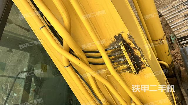 大臂背部俯視(工作和回轉(zhuǎn)裝置) 大臂背部俯視(工作和回轉(zhuǎn)裝置)
