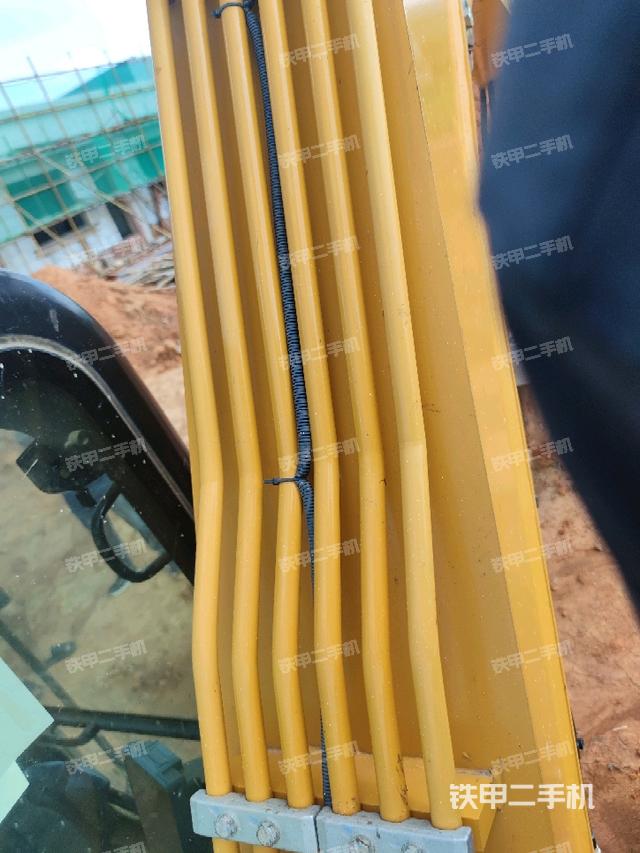 大臂背部俯视(工作和回转装置) 大臂背部俯视(工作和回转装置)