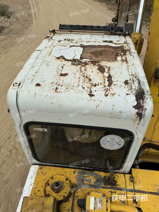 驾驶室顶部（整机外观）