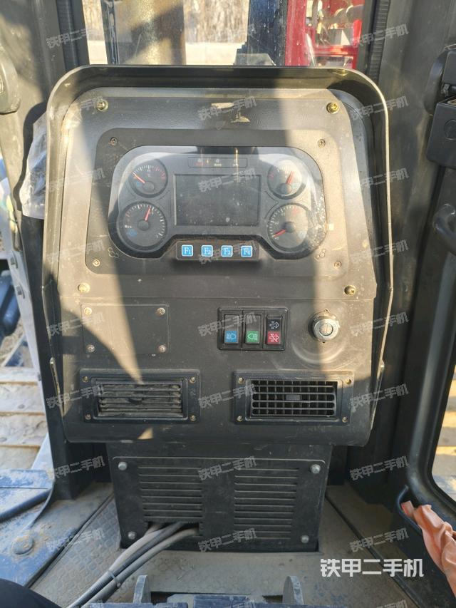 儀表盤全景(推土機駕駛室) 儀表盤全景(推土機駕駛室)
