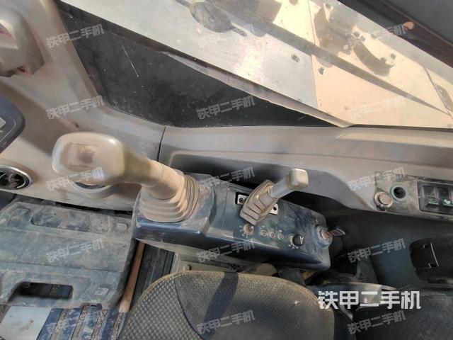 座椅左側(cè)控制臺(tái)/音響/含左手柄(駕駛室部分) 座椅左側(cè)控制臺(tái)/音響/含左手柄(駕駛室部分)