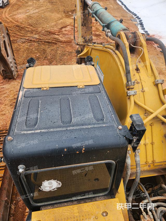 驾驶室顶部（整机外观）