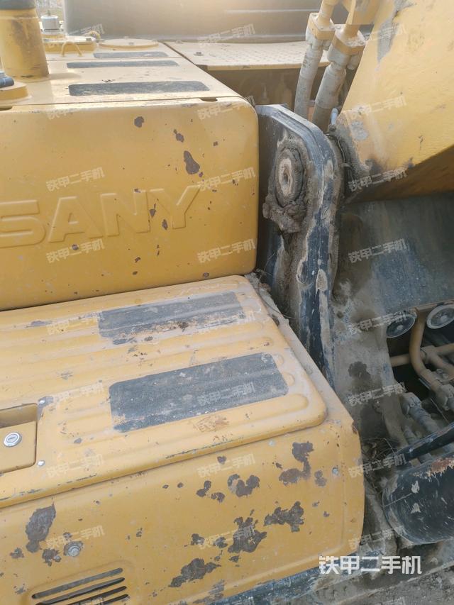 大臂根部?斜視(工作和回轉(zhuǎn)裝置) 大臂根部?斜視(工作和回轉(zhuǎn)裝置)