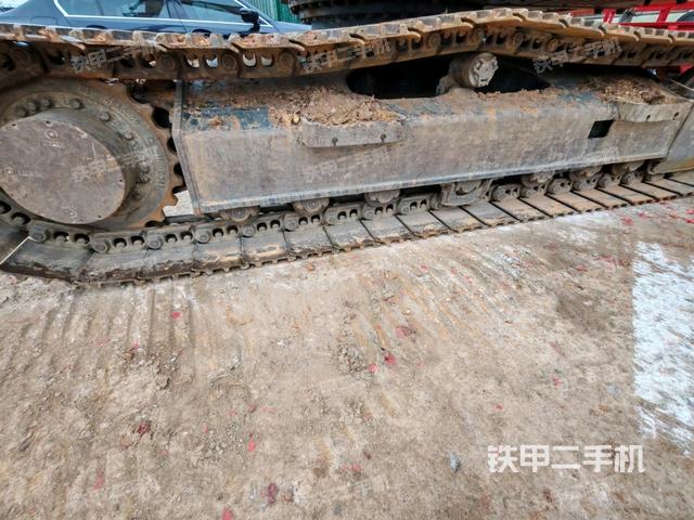 液壓泵艙室正面整體(整機外觀) 液壓泵艙室正面整體(整機外觀)