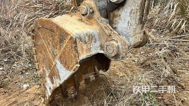 鏟斗右后整體(工作和回轉(zhuǎn)裝置) 鏟斗右后整體(工作和回轉(zhuǎn)裝置)