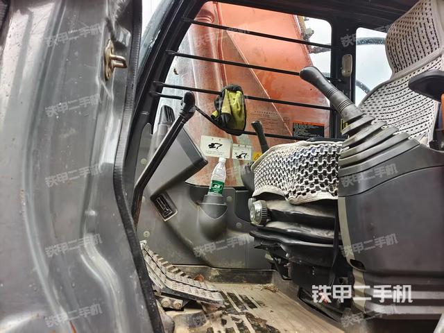 座椅左側(cè)控制臺(tái)/音響/含左手柄（駕駛室部分）