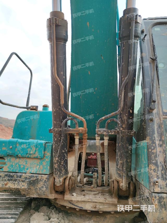 大臂油缸整體?豎拍(工作和回轉(zhuǎn)裝置) 大臂油缸整體?豎拍(工作和回轉(zhuǎn)裝置)