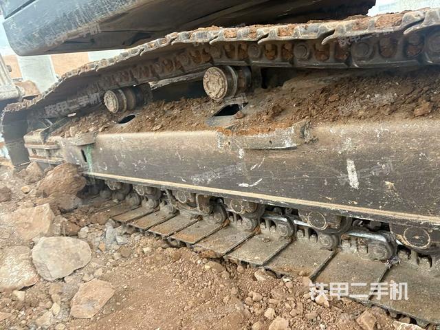 右側(cè)履帶整體(行走機構(gòu)) 右側(cè)履帶整體(行走機構(gòu))
