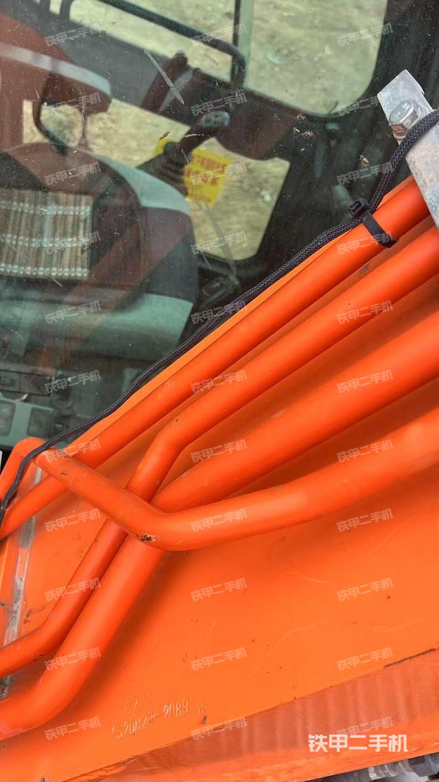 大臂背部俯視(工作和回轉(zhuǎn)裝置) 大臂背部俯視(工作和回轉(zhuǎn)裝置)