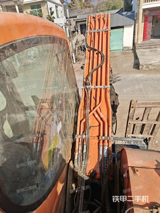 轉(zhuǎn)盤和下車架正前(工作和回轉(zhuǎn)裝置) 轉(zhuǎn)盤和下車架正前(工作和回轉(zhuǎn)裝置)