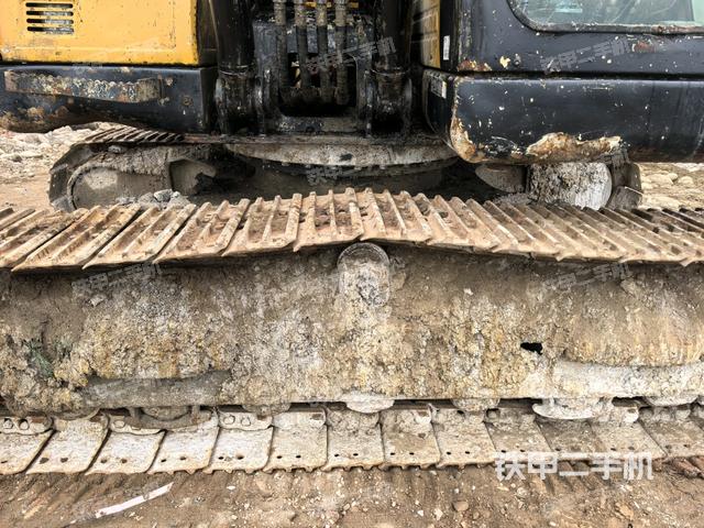 轉(zhuǎn)盤和下車架正前（工作和回轉(zhuǎn)裝置）