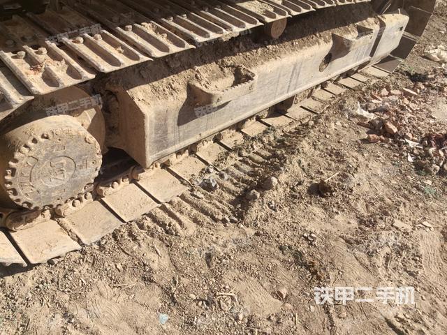 單側(cè)履帶整體(整機外觀) 單側(cè)履帶整體(整機外觀)