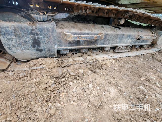 液壓泵艙室正面整體（整機外觀）