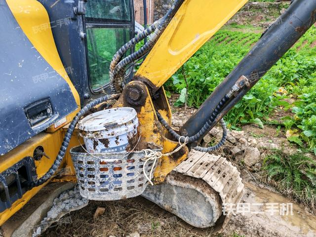 大臂根部?斜（工作和回轉(zhuǎn)裝置）