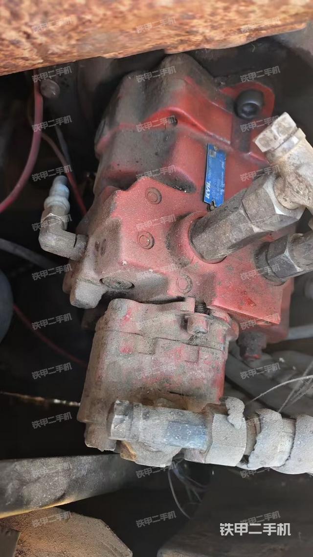 液壓泵艙室正面整體（整機(jī)外觀）