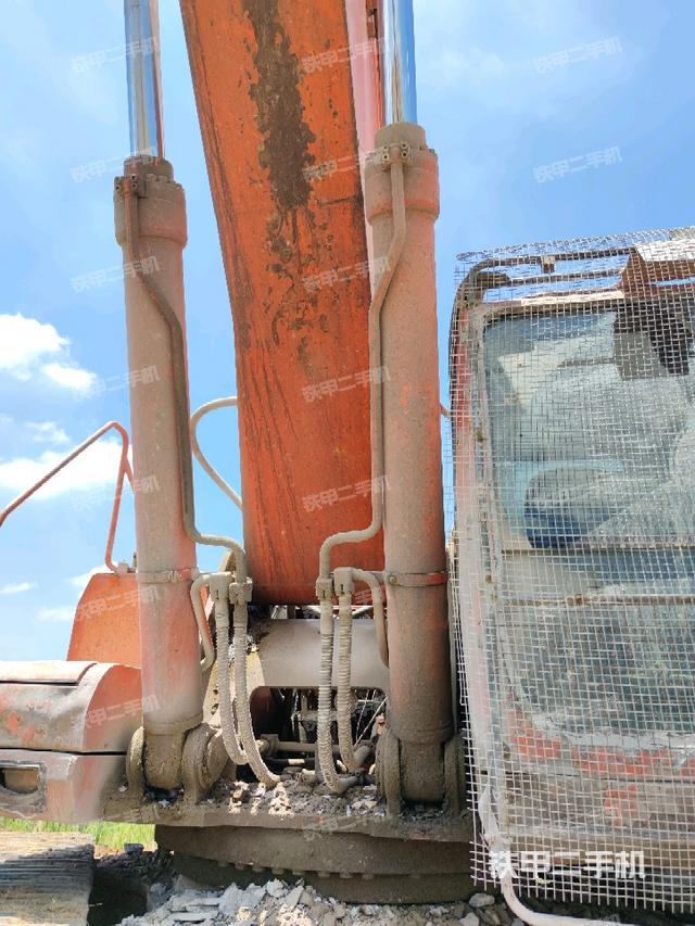 大臂油缸整體?豎拍(工作和回轉(zhuǎn)裝置) 大臂油缸整體?豎拍(工作和回轉(zhuǎn)裝置)