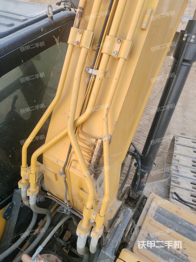 大臂背部俯視(工作和回轉(zhuǎn)裝置) 大臂背部俯視(工作和回轉(zhuǎn)裝置)