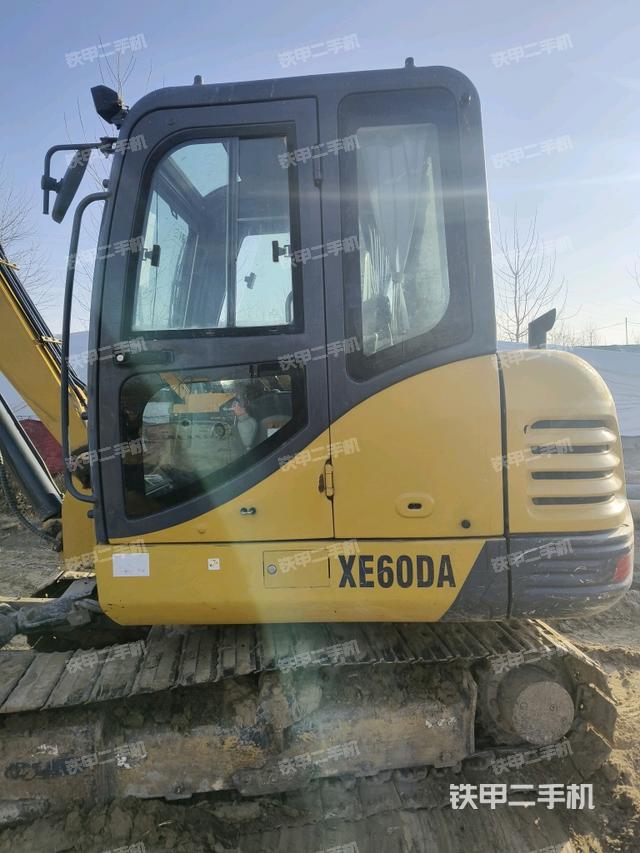 座椅左側(cè)控制臺(tái)/音響/含左手柄（駕駛室部分）