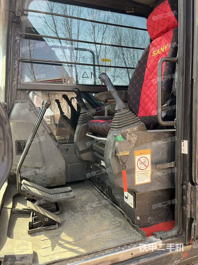 駕駛室頂部（整機(jī)外觀）