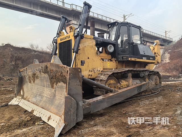 山推SD32标准型推土机