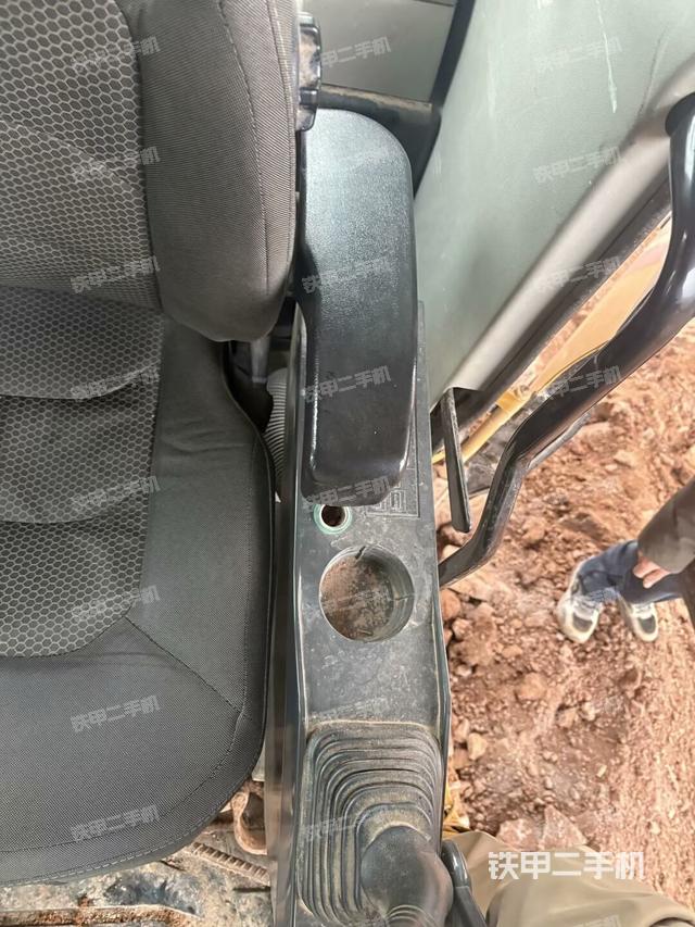 后窗玻璃角標(駕駛室部分) 后窗玻璃角標(駕駛室部分)