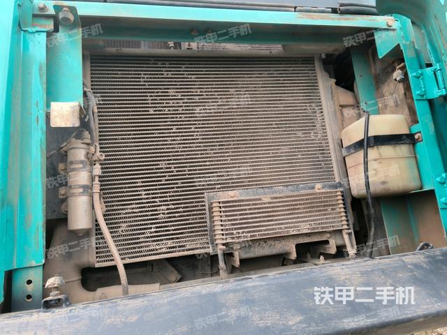 散熱器正面(大件艙室) 散熱器正面(大件艙室)