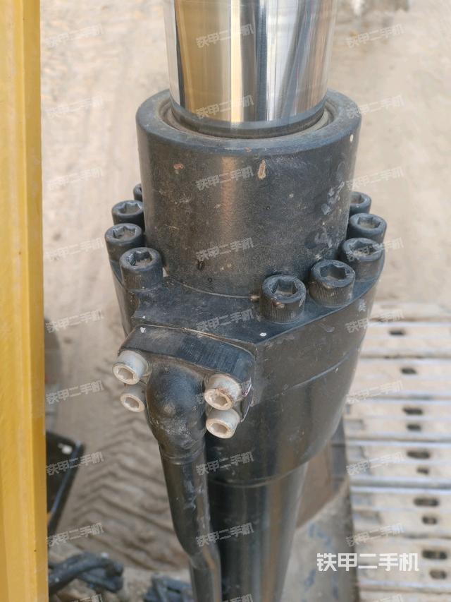 大臂油缸整體?豎拍(工作和回轉(zhuǎn)裝置) 大臂油缸整體?豎拍(工作和回轉(zhuǎn)裝置)