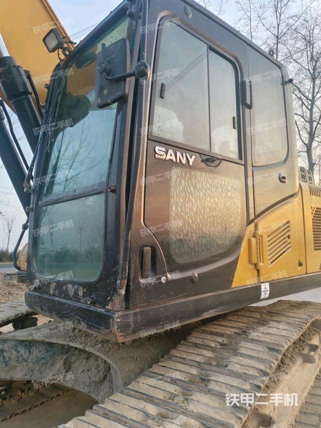 駕駛室左前45度(駕駛室部分) 駕駛室左前45度(駕駛室部分)