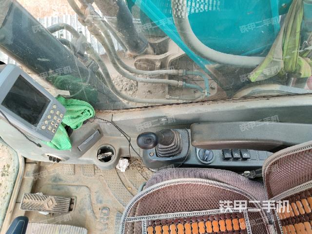 座椅右側(cè)控制臺/鑰匙門/油門/含右手柄(駕駛室部分) 座椅右側(cè)控制臺/鑰匙門/油門/含右手柄(駕駛室部分)