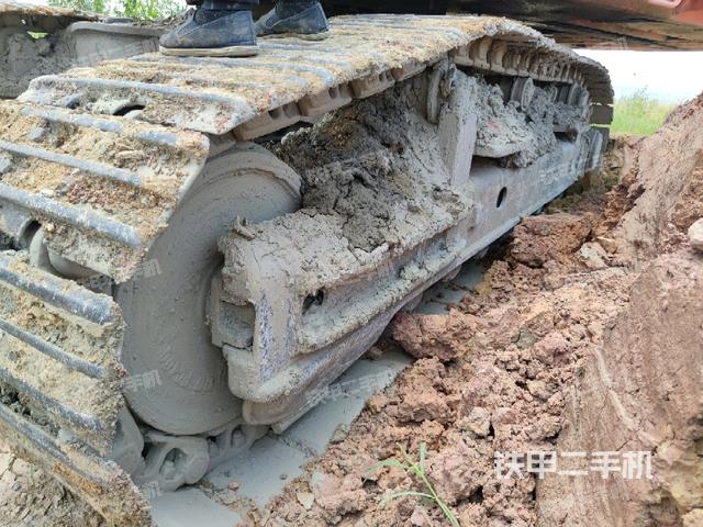 左側(cè)履帶整體?(行走機(jī)構(gòu)) 左側(cè)履帶整體?(行走機(jī)構(gòu))