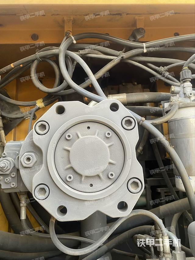 液壓泵艙室正面整體（整機(jī)外觀）