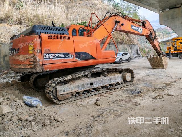 右后45(整機外觀) 右后45(整機外觀)