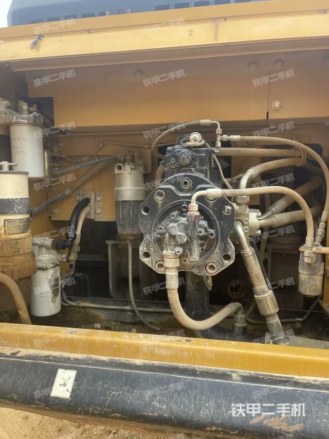 液壓泵艙室正面整體（整機(jī)外觀）